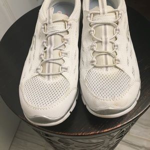 Sketchers   Size 8 memory foam ,White sneakers